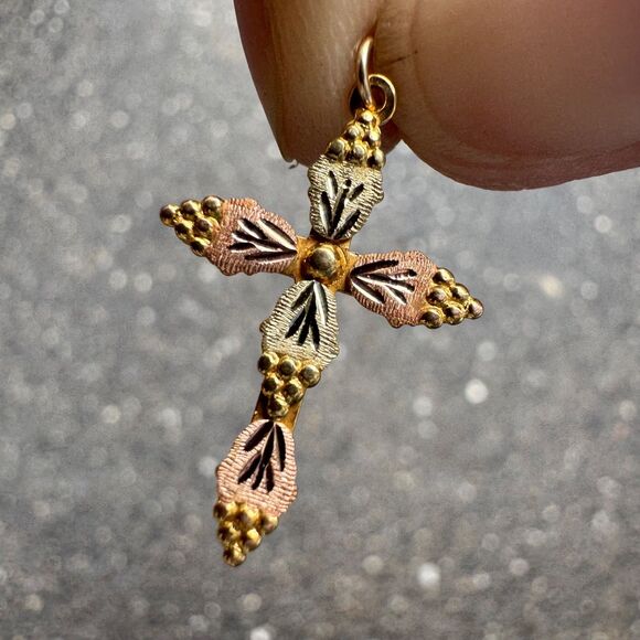Black Hills Gold 10k Cross Pendant Small Multi Color Grapes Leaves South Dakota - Picture 4 of 8